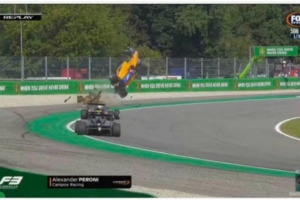 Monza, pauroso incidente per Alex Peroni: la monoposto decolla alla Parabolica