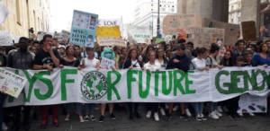 Genova, migliaia di studenti in piazza per difendere l'ambiente