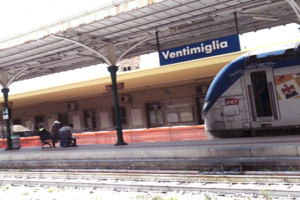 Treno francese si guasta a pochi km da Ventimiglia: passeggeri bloccati per 3 ore